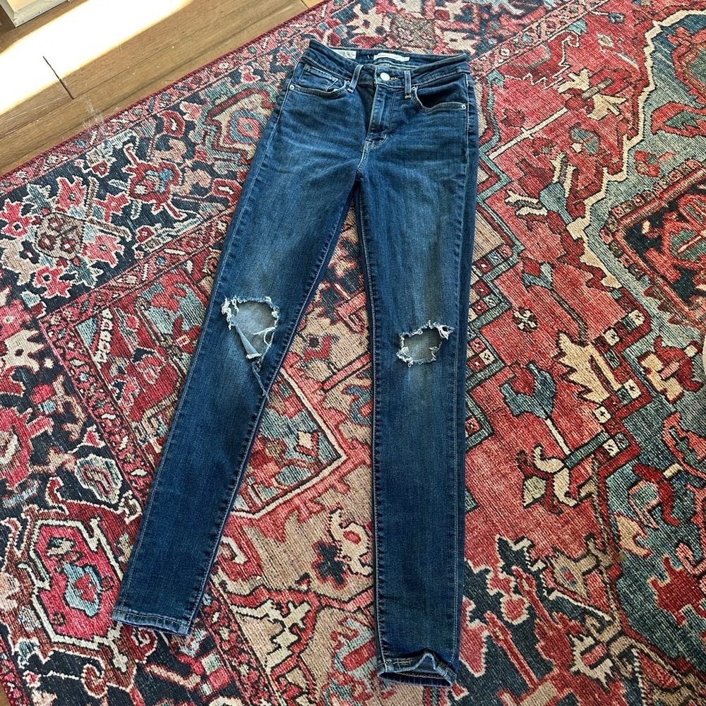 Dark Blue Distressed Levi’s Women's Jeans 25 waist - Picture 2 of 7